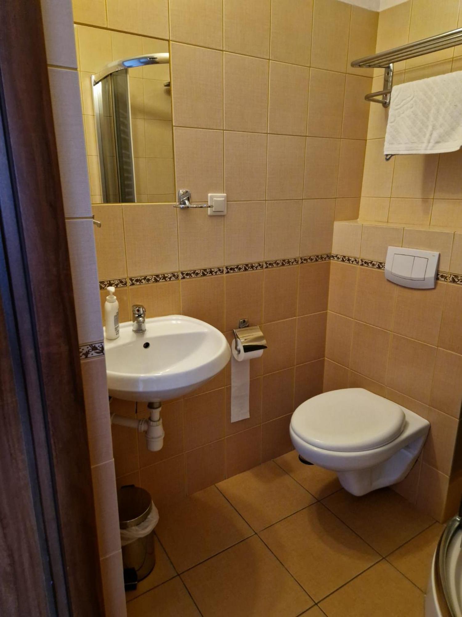 Hotelik Ustrzycki Устшики Долне Екстериор снимка