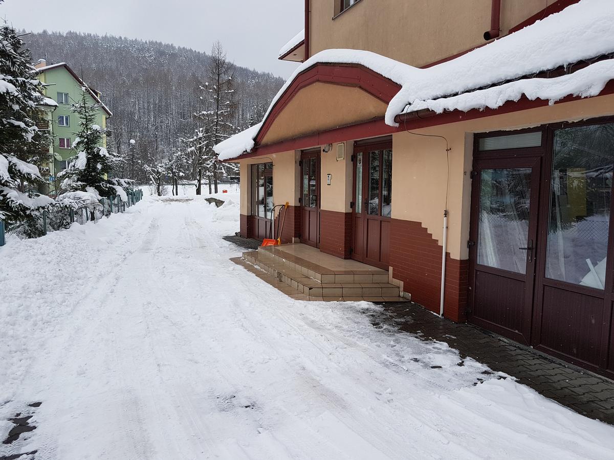 Hotelik Ustrzycki Устшики Долне Екстериор снимка